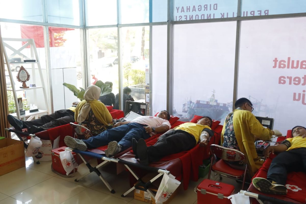 Pelindo Group di Makassar meriahkan HUT RI dengan baksos