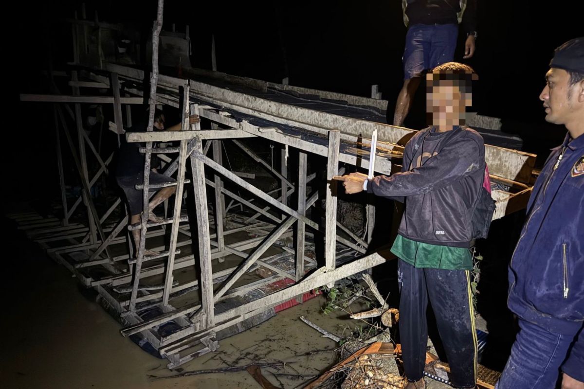 Polisi bekuk penambang emas ilegal di Kuansing usai jalan kaki 6 kilo