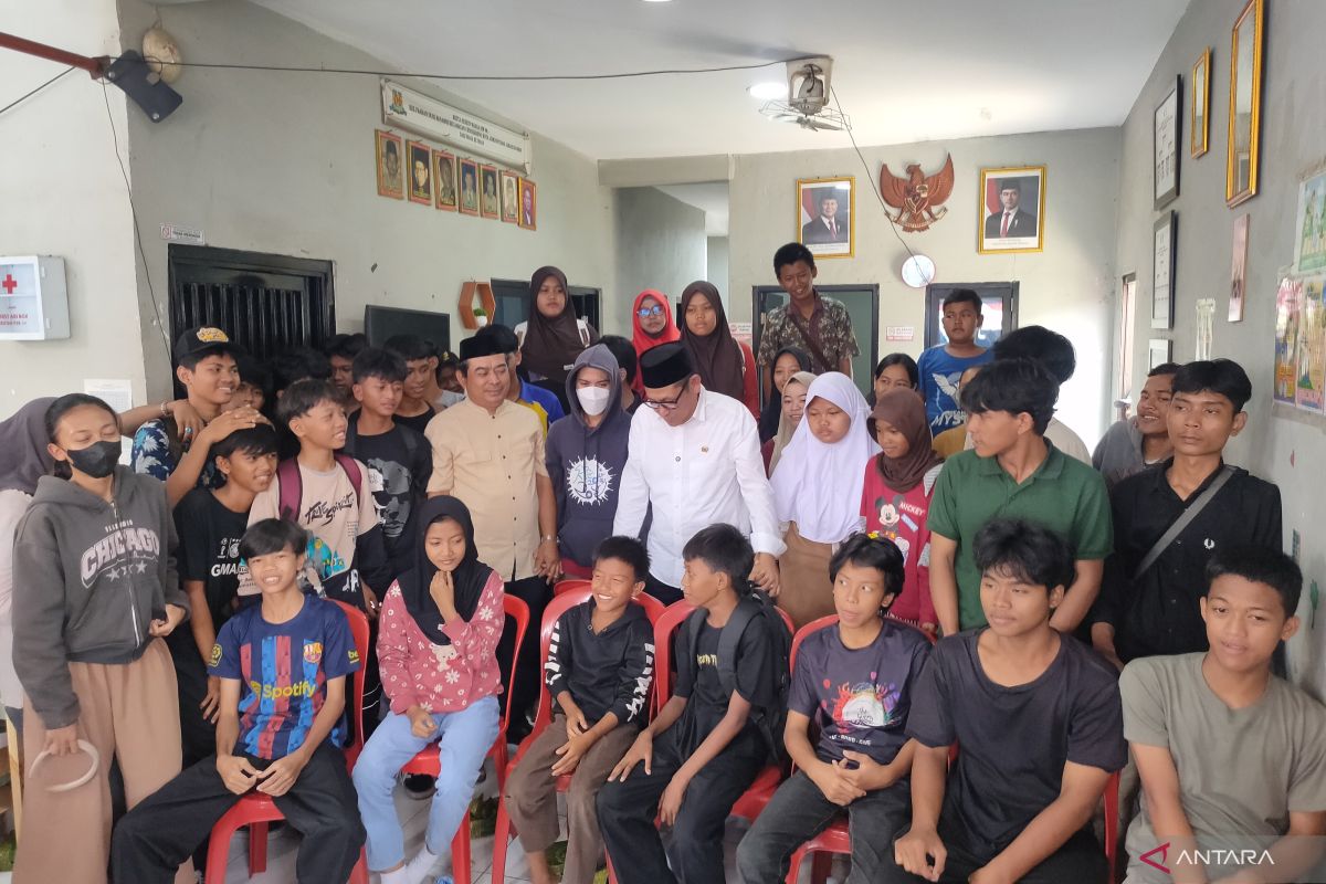 20 anak putus sekolah di Jakarta Barat bisa kembali belajar