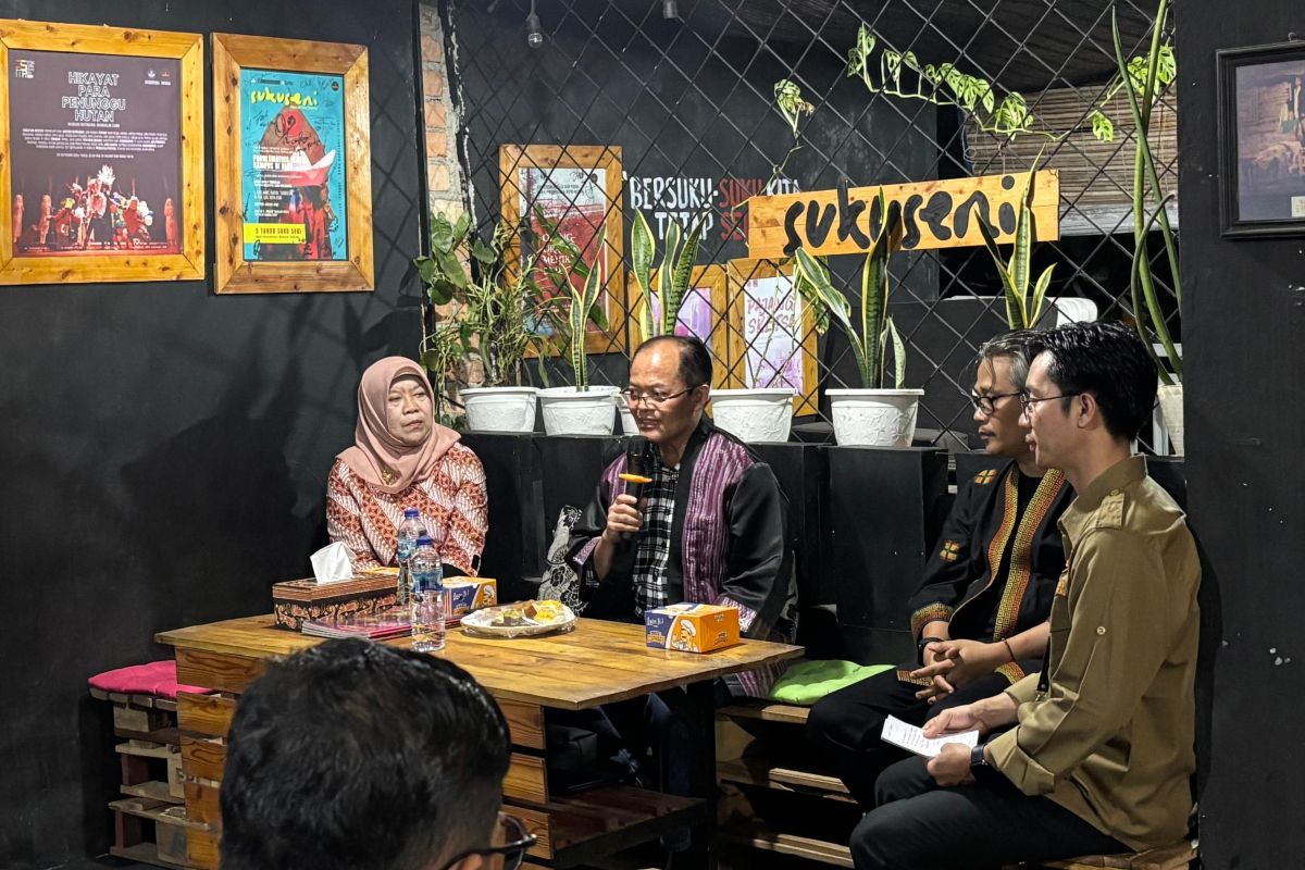 Govt vows support for regional language activists amid extinction risk