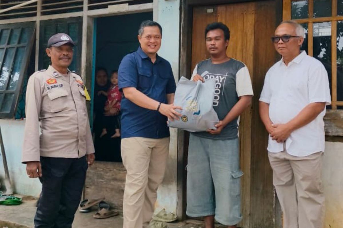 Kanwil Ditjenpas Jambi salurkan  bansos pada momentum HUT RI ke-80