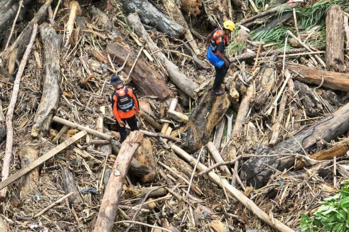 Tim gabungan Pos SAR Pasaman masih cari korban hanyut di Talamau