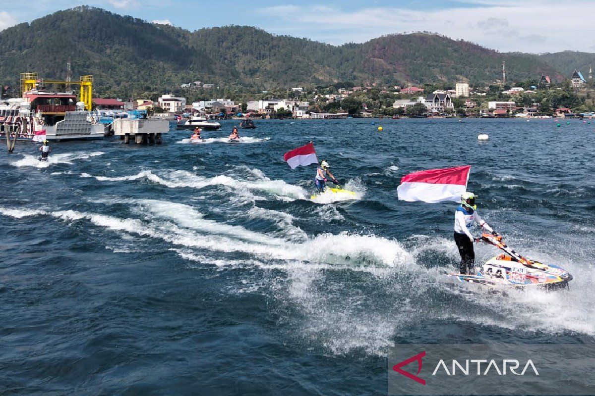 Aquabike 2025 racers join flag parade for Independence Day celebration