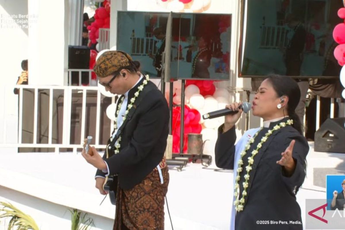 Coklat lantunkan lagu ikonik "Bendera" di Istana Merdeka 
