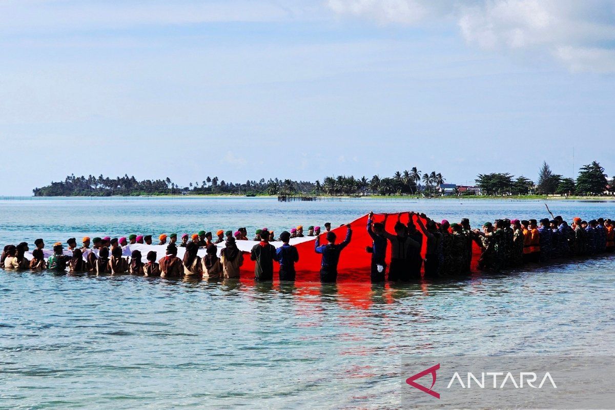 Indonesian mily personnel in Natura capable to defend Natuna