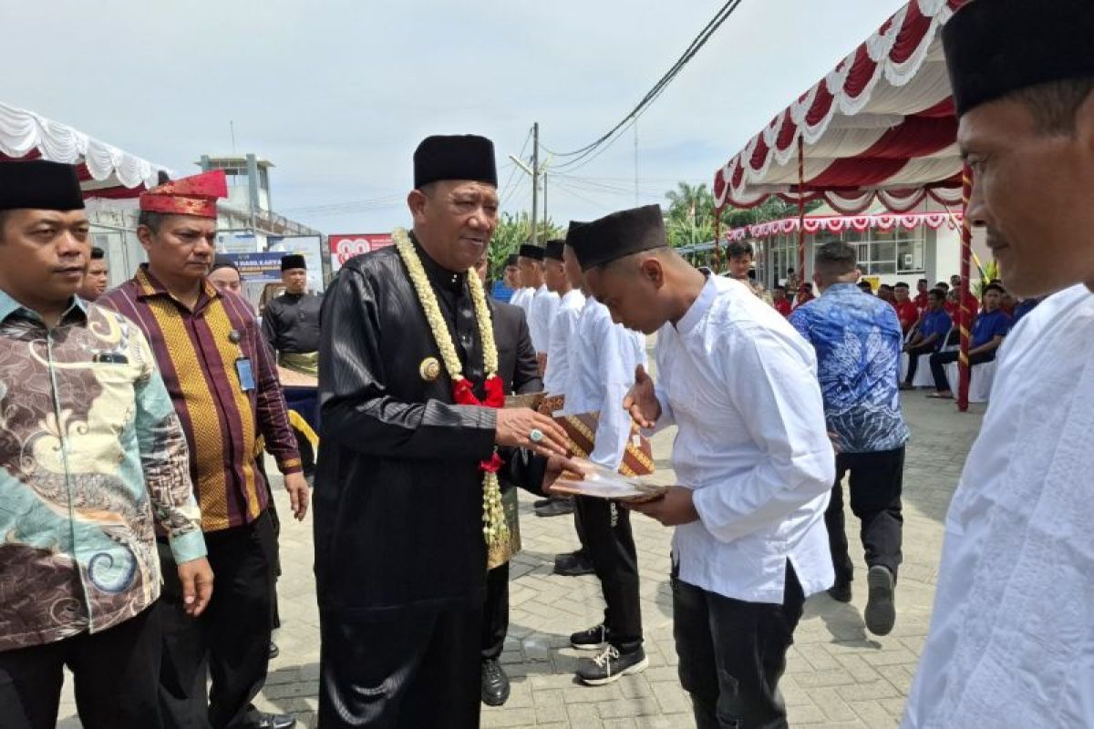 Bupati Langkat Syah Afandin serahkan remisi di Lapas Narkotika Kelas II A Hinai