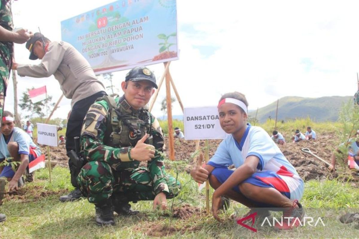 Satgas Yonif 521/DY tanam 1.500 pohon di Papua Pegunungan