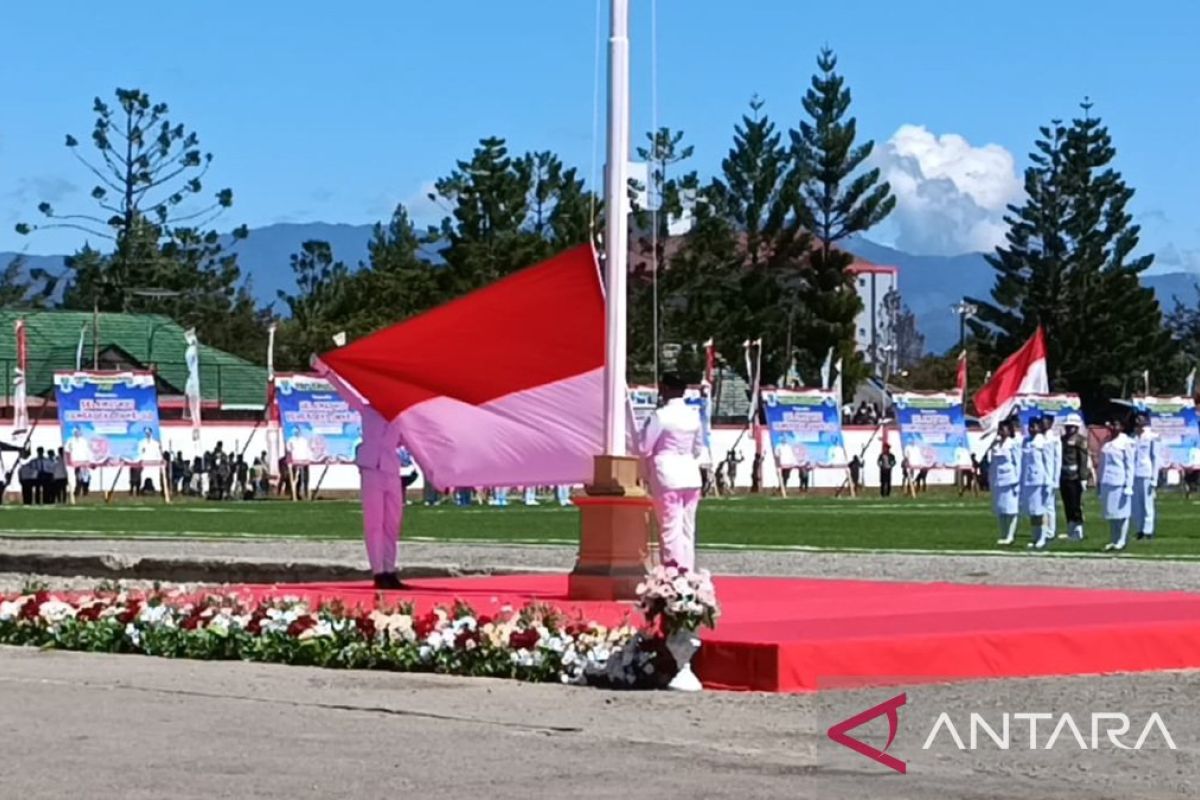 Gubernur Tabo: Bendera Merah Putih tetap berkibar di Papua Pegunungan