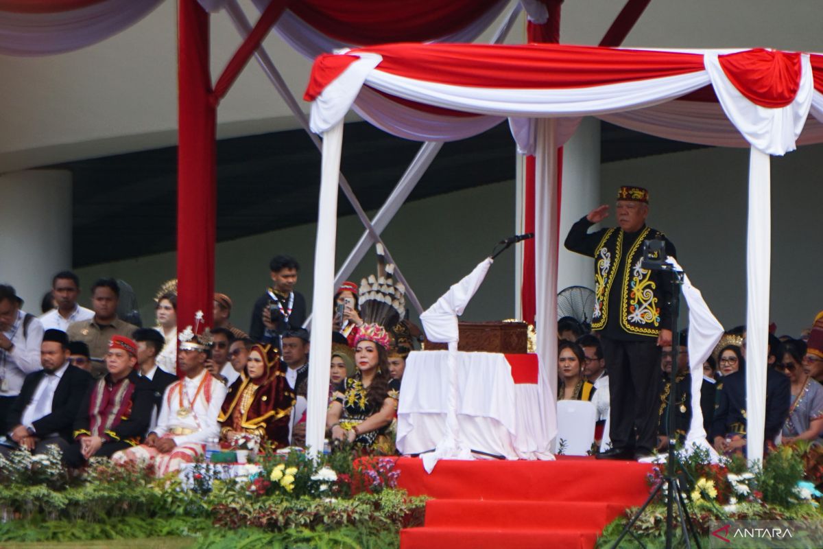 Kepala Otorita kenakan pakaian adat Dayak pimpin upacara di IKN