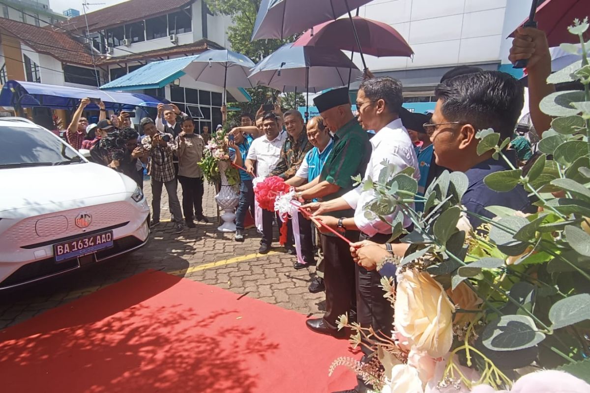 PT PLN resmikan SPKLU tiang pertama di luar Jawa