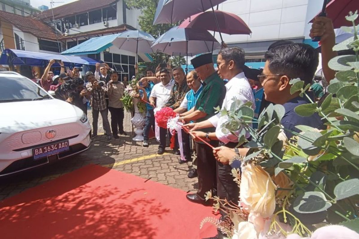 PT PLN meresmikan SPKLU tiang pertama di luar Jawa
