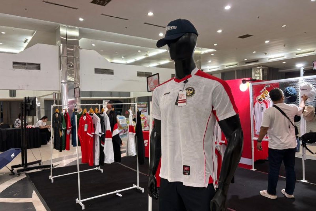 Jersi merah timnas Indonesia jadi buruan suporter