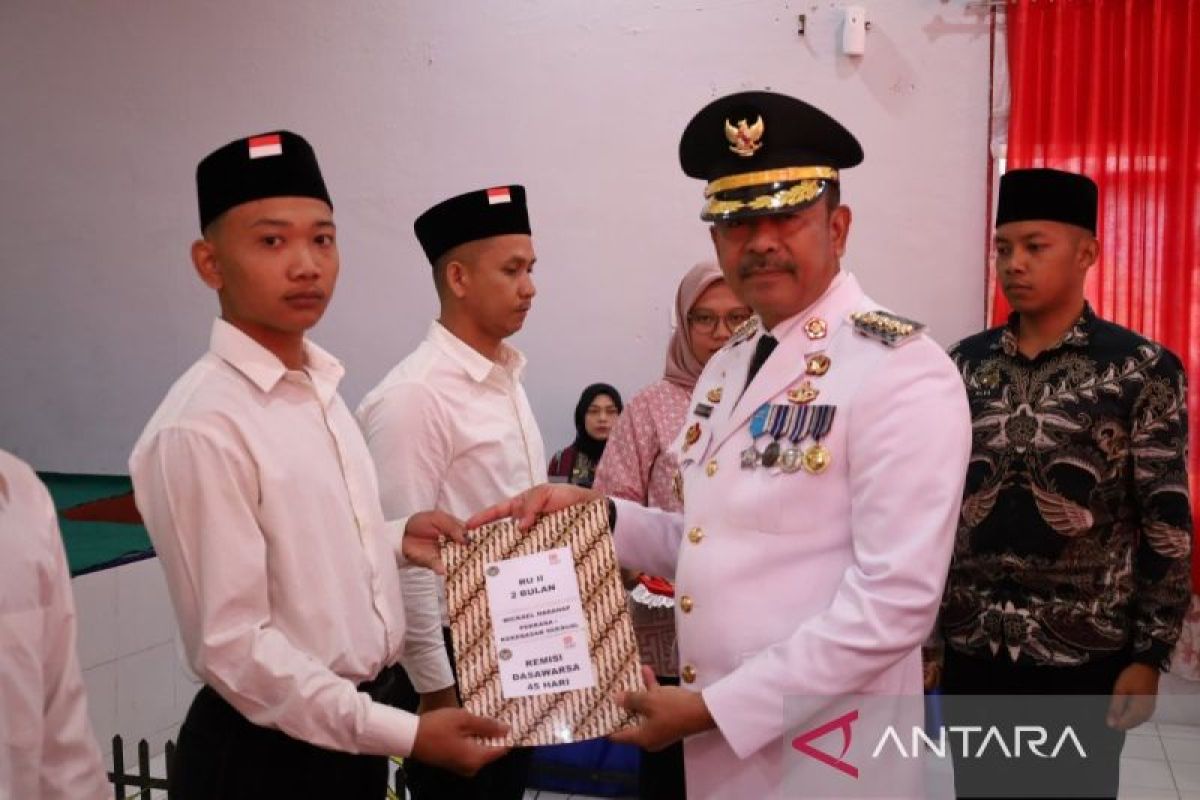 Bupati Madina serahkan remisi kemerdekaan dan remisi dasawarsa kepada 341 narapidana