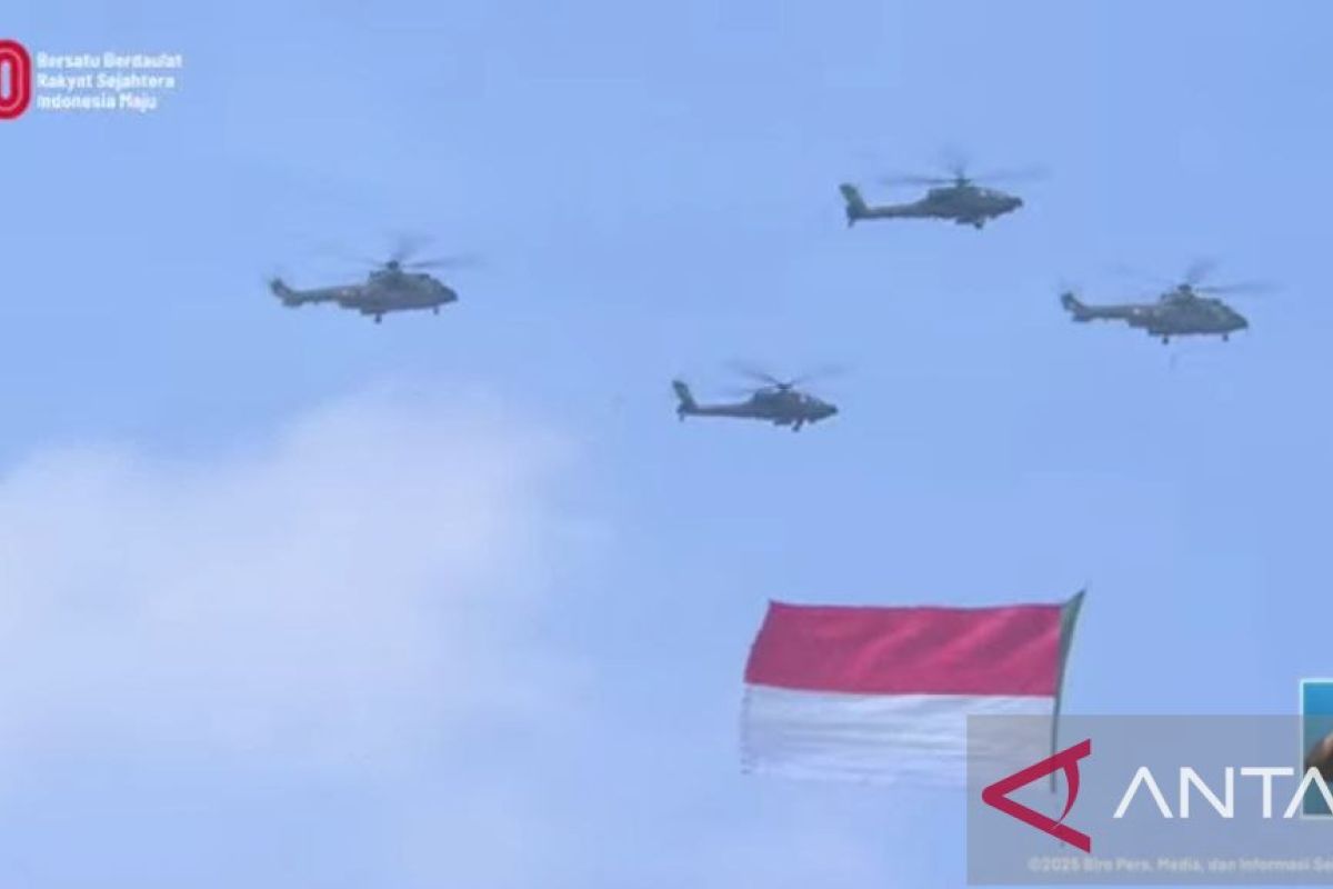 Bendera Merah Putih diterbangkan ke angkasa pada perayaan HUT RI