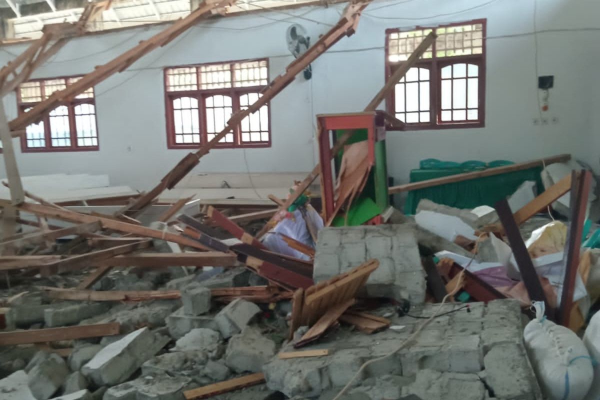 Quake hits Poso, church collapses during mass, casualties reported