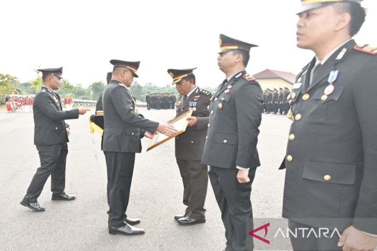 22 personel Polda Kalsel berprestasi terima penghargaan pada HUT 80 RI