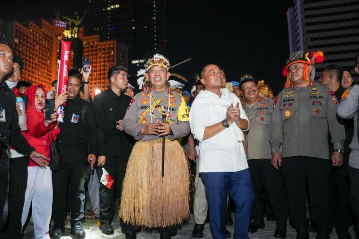 Kapolri dan Mensesneg saksikan Karnaval Kemerdekaan di Bundaran HI