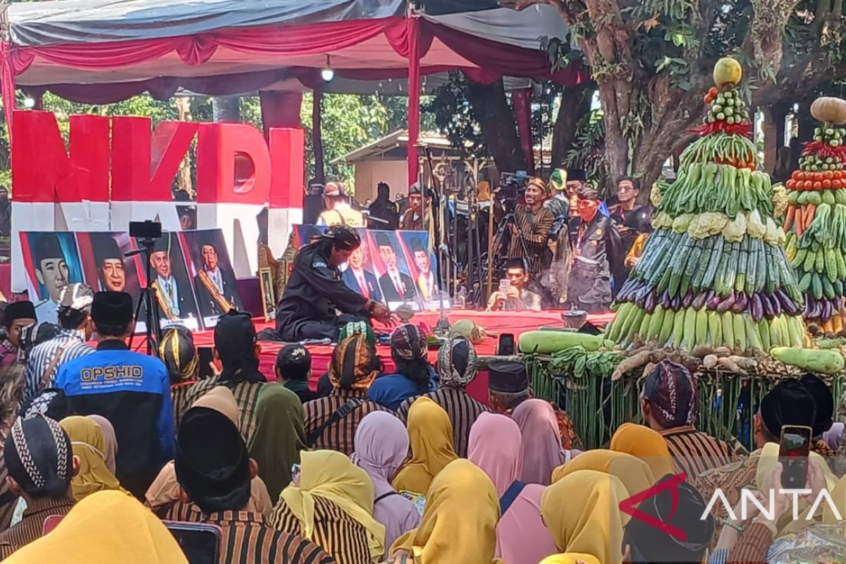 Ratusan warga ikut ruwatan negara di Situs Bung Karno Kediri