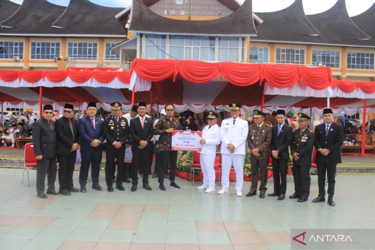 Di momen HUT RI, PT BSS Pasaman Barat salurkan CSR untuk atasi kemiskinan dan stunting