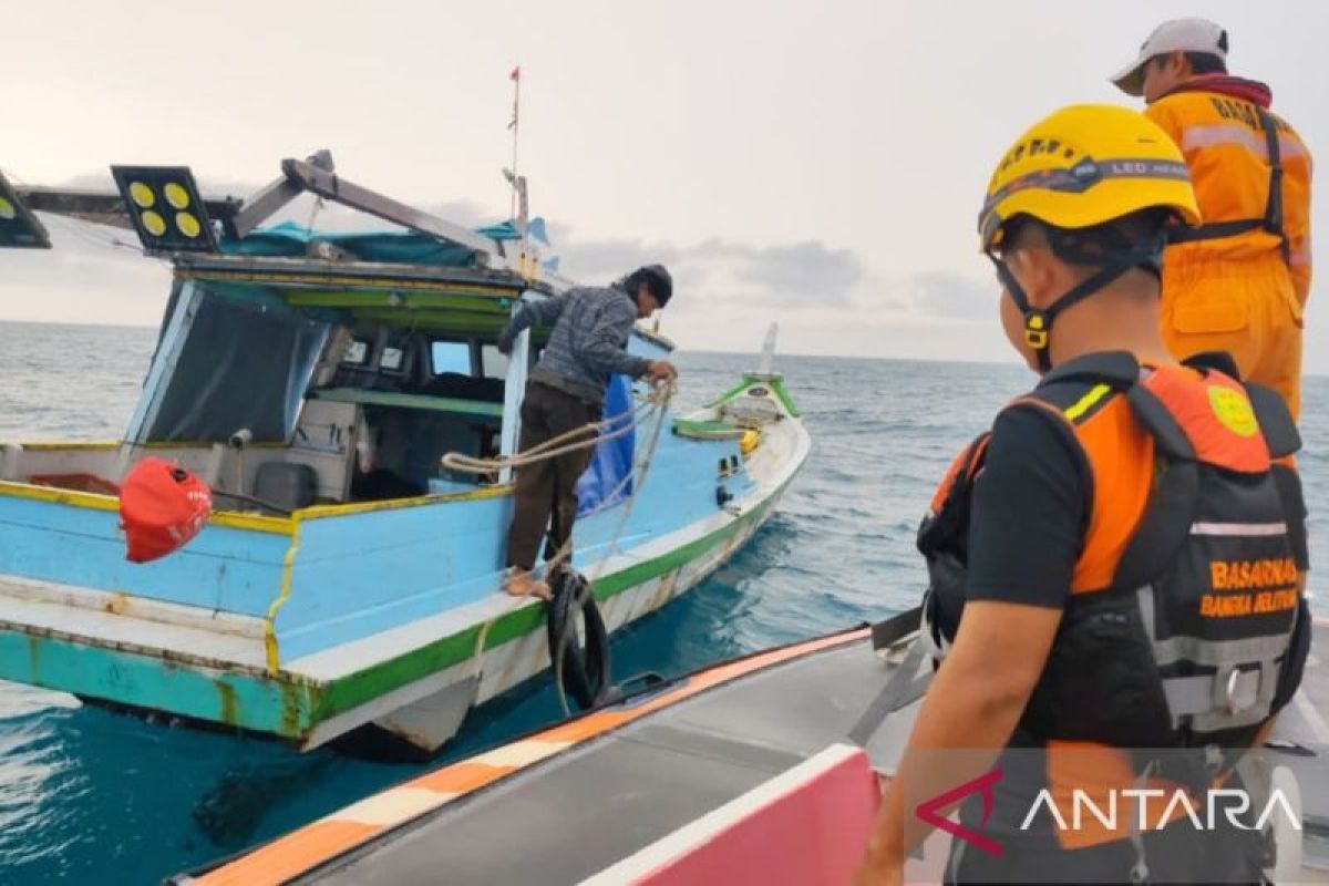 Tim SAR evakuasi nelayan alami mati mesin di Perairan Belatok Babel
