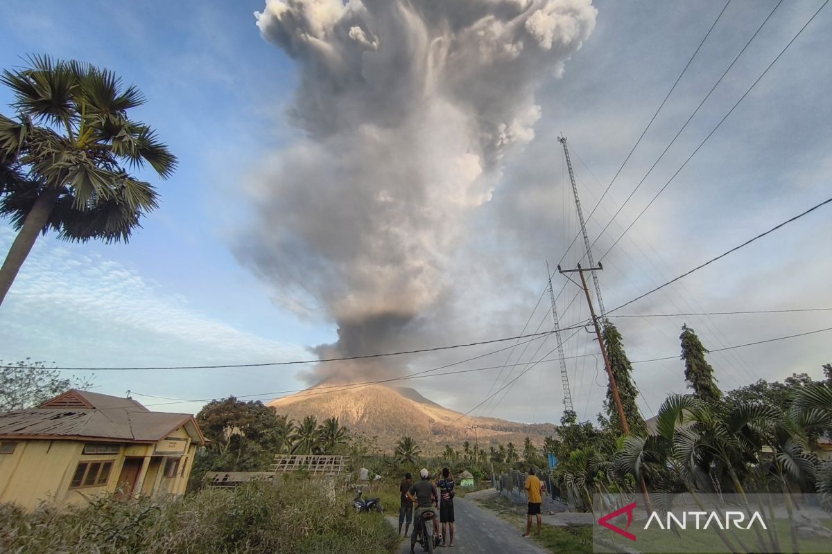 Kemarin, 1.360 pendaki Gunung Ciremai saat HUT RI dan erupsi Lewotobi