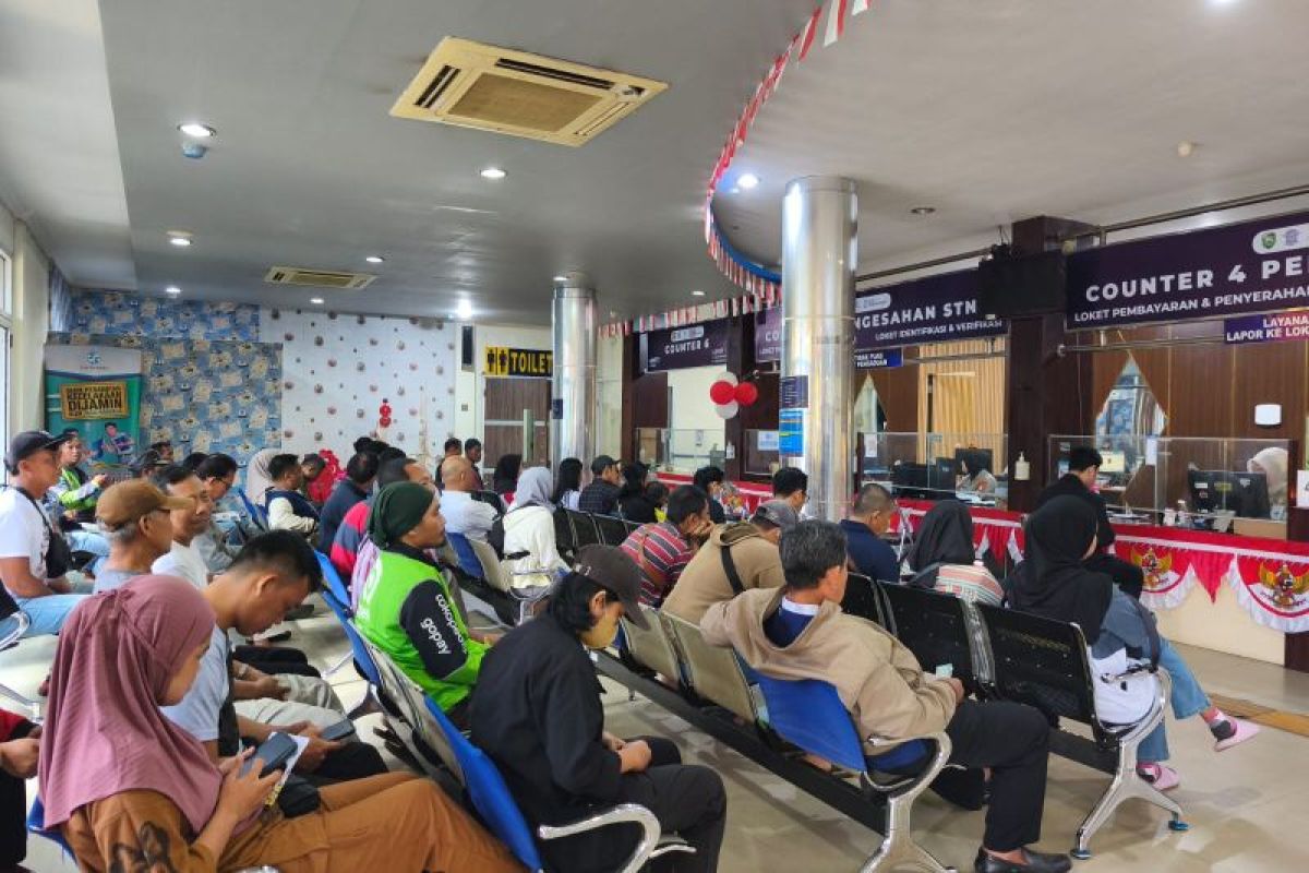 Samsat Palembang buka semua konter selama  program pemutihan pajak