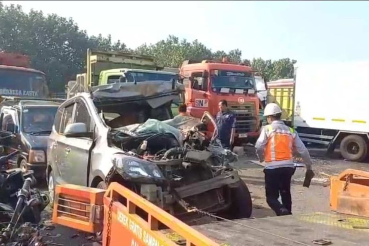 Polisi tangani kecelakaan sebabkan tiga tewas di Tol Jombang-Mojokerto