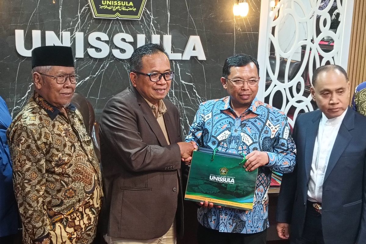 Kunjungi Unissula, Sekjen Demokrat: Perguruan tinggi sentral tingkatkan kualitas SDM