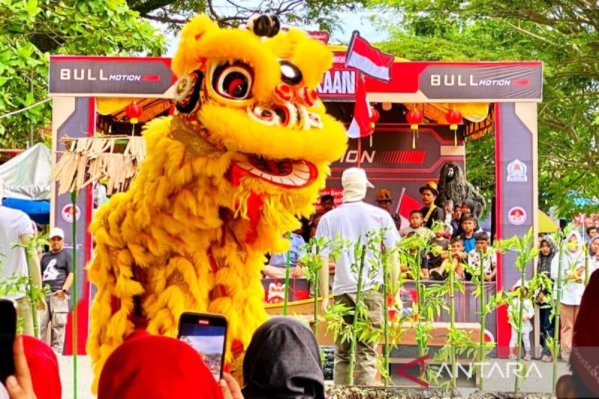 Yayasan Hakka hadirkan atraksi Barongsai rawat persatuan di Aceh Barat