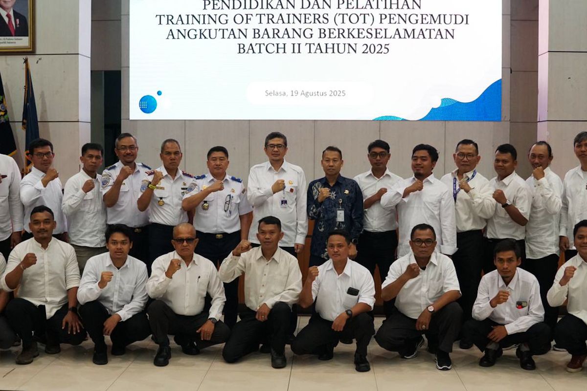 Kemenhub latih pengemudi angkutan barang di Bekasi ciptakan zero ODOL