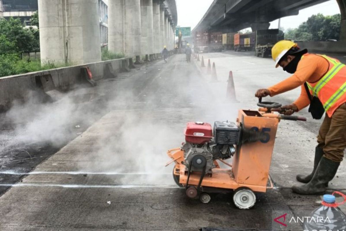 Jasamarga rekonstruksi lima titik Tol Jakarta-Cikampek dalam sepekan