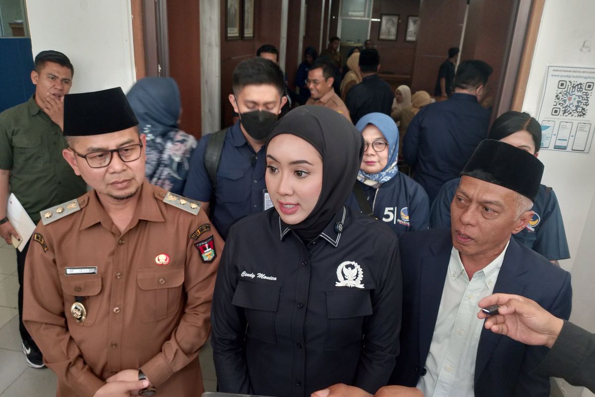 Komisi IV DPR RI salurkan bantuan beras di Sumbar