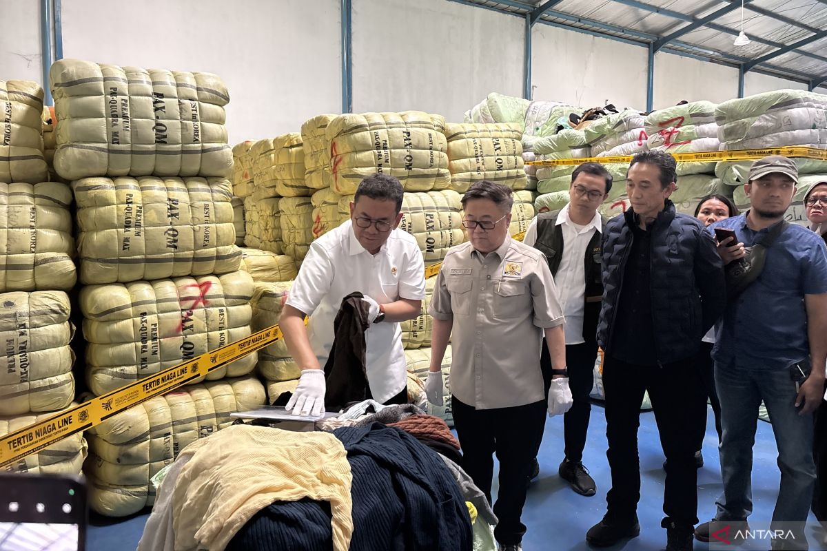 Indonesia seizes $7 million worth of illegal imported used clothing