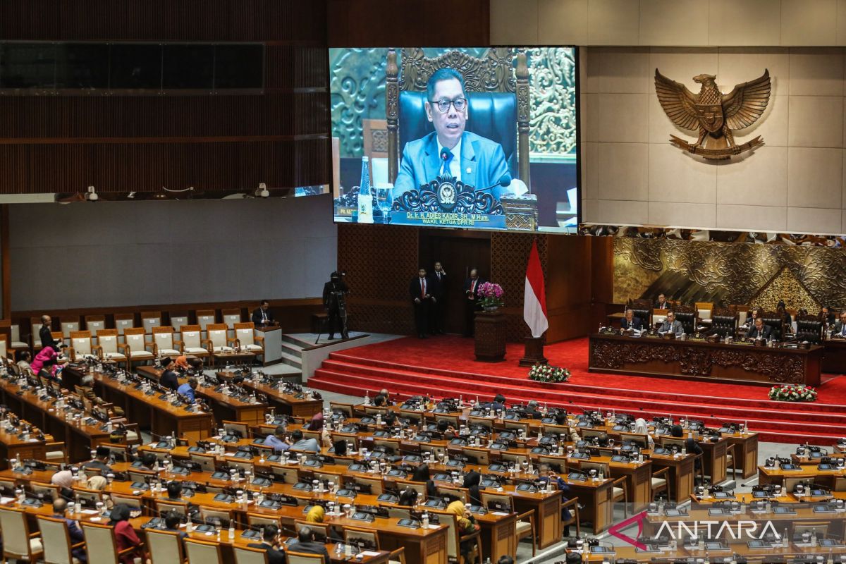Politik kemarin, RUU Haji dan Setnov masih kader Golkar