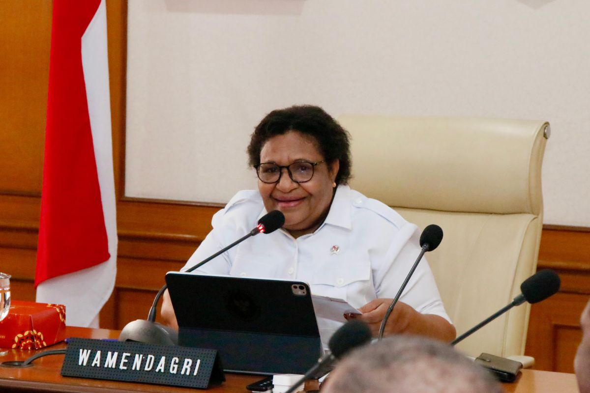 Ribka Haluk: Pemekaran desa di Pegaf harus sesuai aturan
