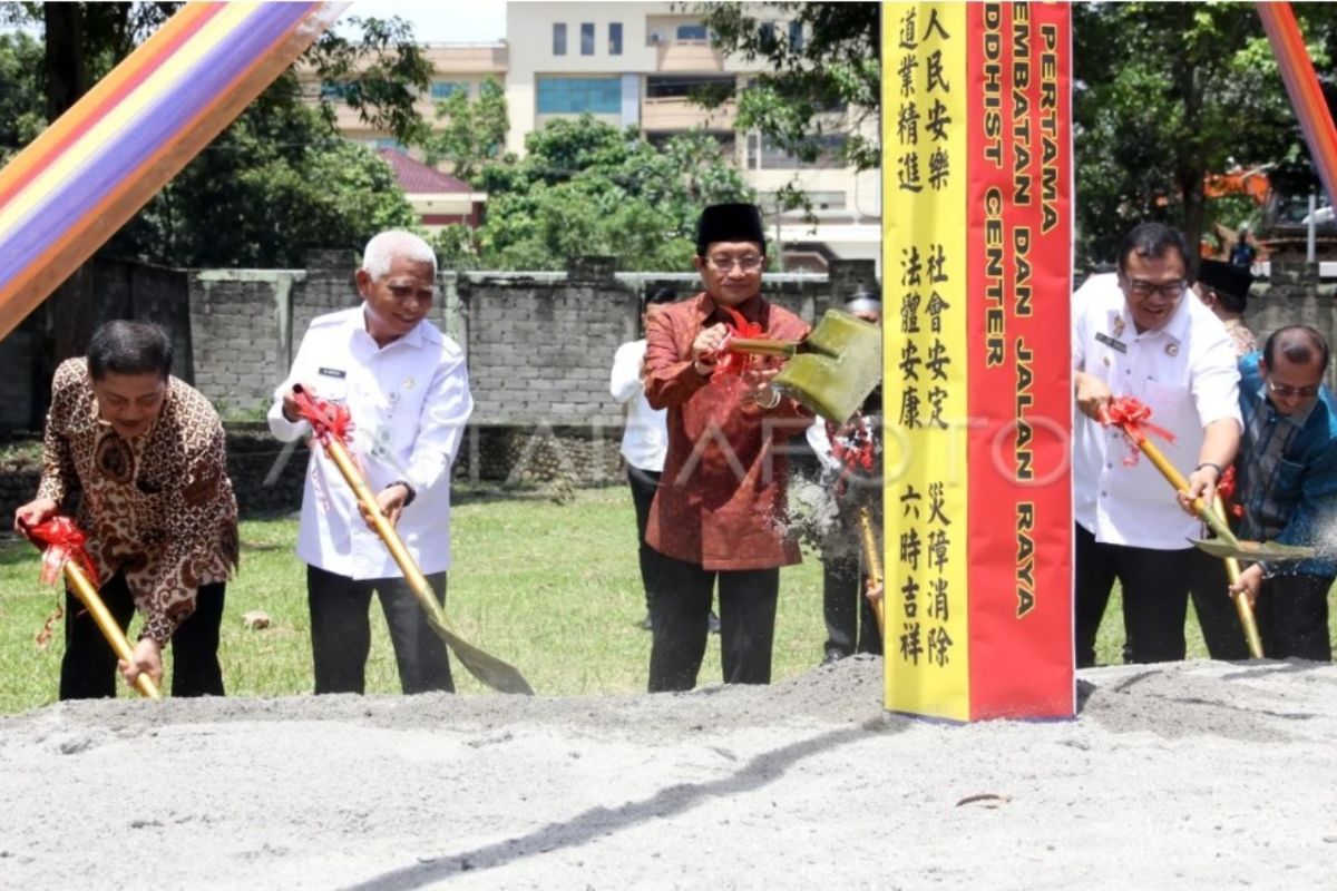 Menag minta umat Budha jalankan ajaran agama seutuhnya