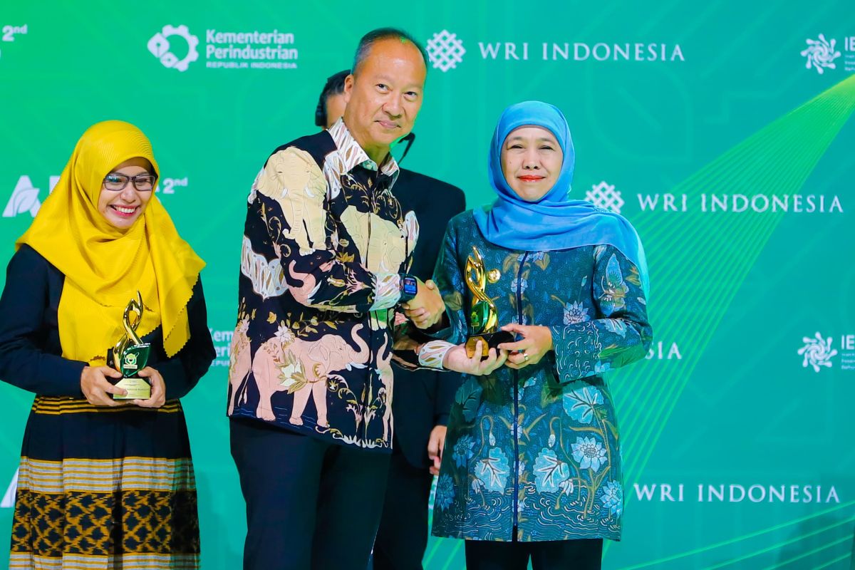 Khofifah terima penghargaan Industri Hijau terbaik dari Kemenperin RI