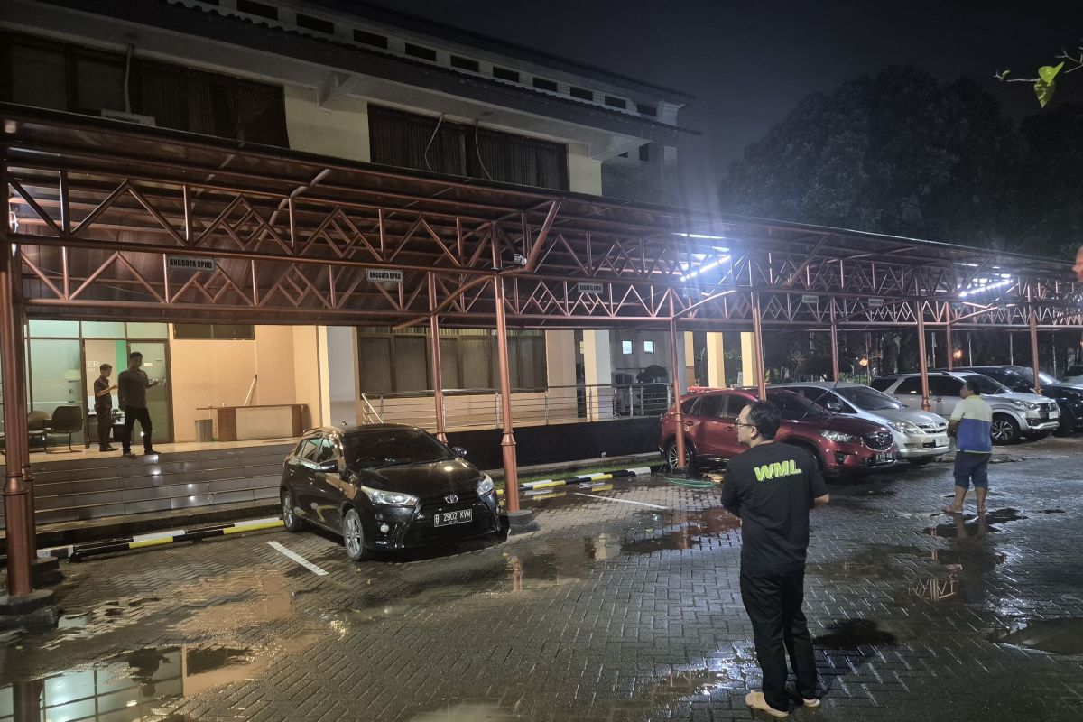Warga Bekasi panik akibat gempa magnitudo 4,9