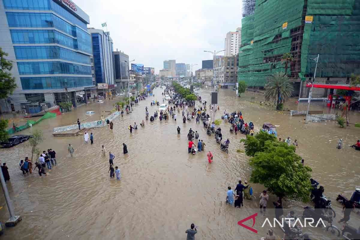 Hampir 900 orang tewas saat banjir di Pakistan