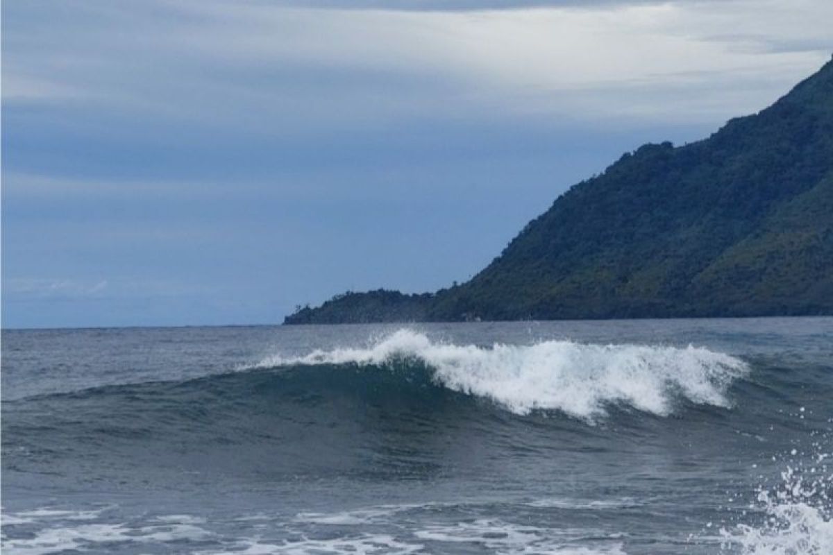 BMKG: Waspada hujan lebat & gelombang tinggi di perairan Maluku Utara