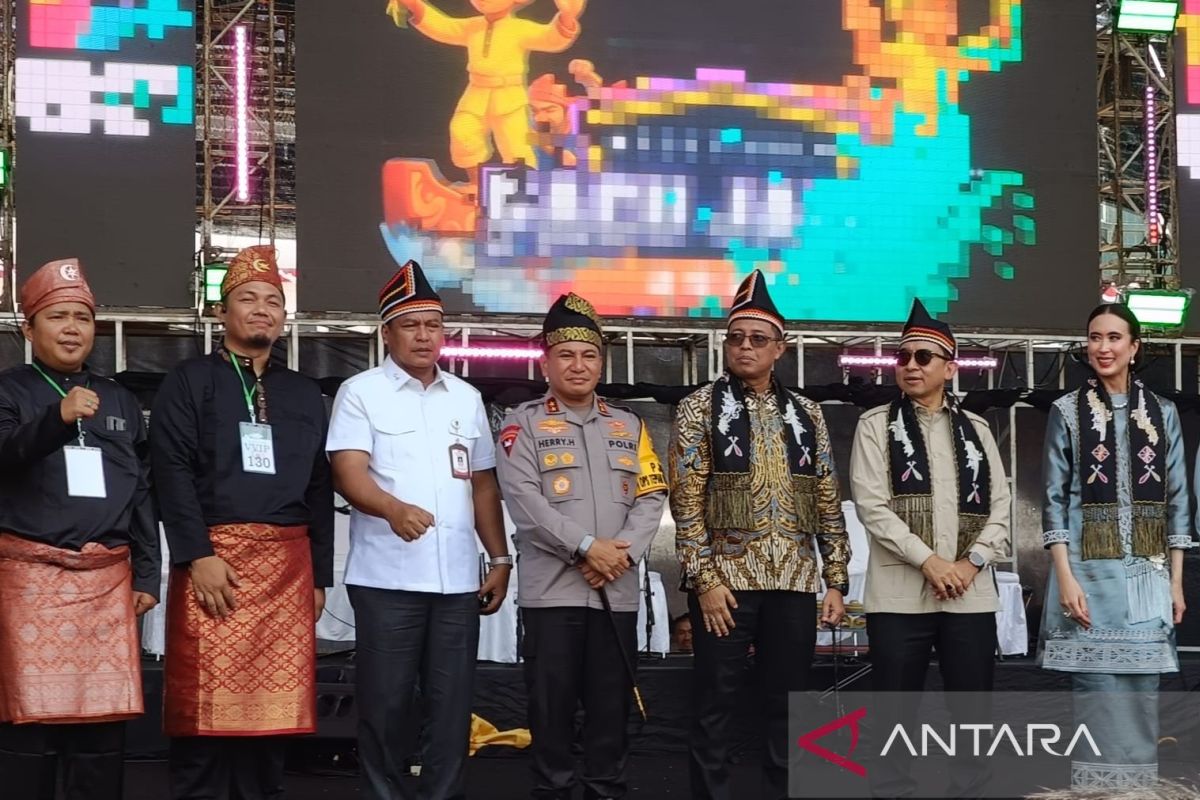 Kemenparekraf RI buka festival pacu jalur di Kuansing 2025