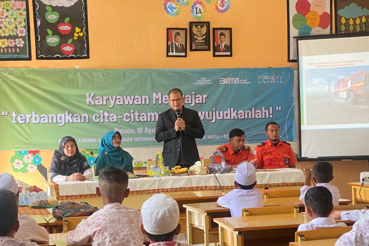 Angkasa Pura bekali siswa pengetahuan keselamatan penerbangan