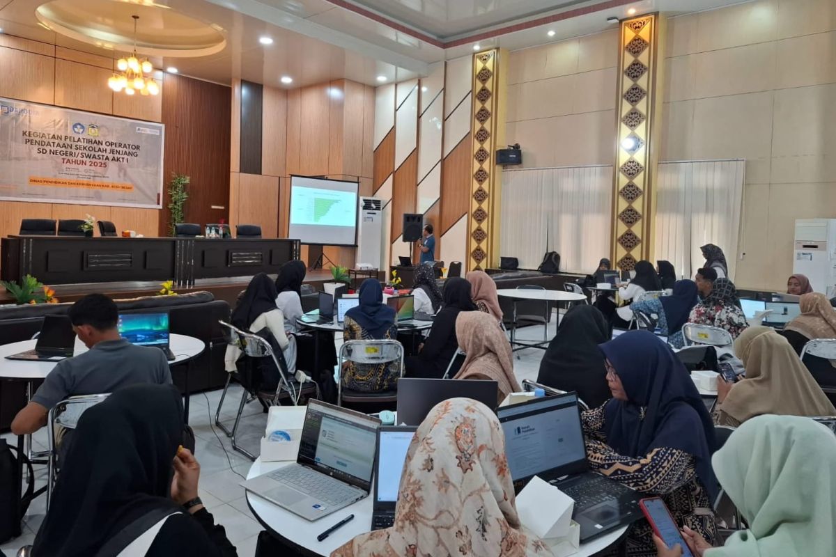 Disdikbud Aceh Besar latih 304 operator pendataan sekolah