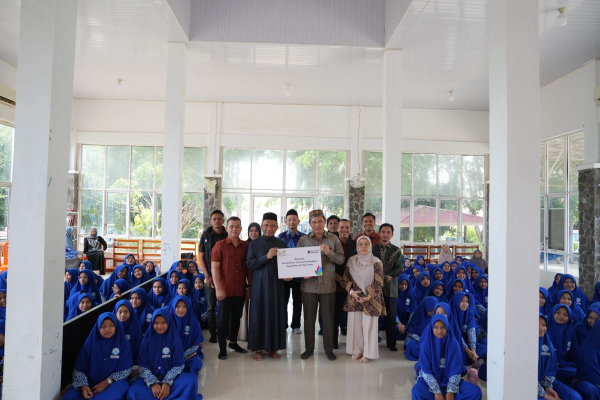 PLN UID Aceh salurkan bantuan belajar Rp250 juta