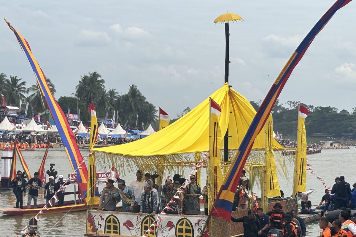 Vice President opens 2025 Pacu Jalur Festival in Kuansing, Riau