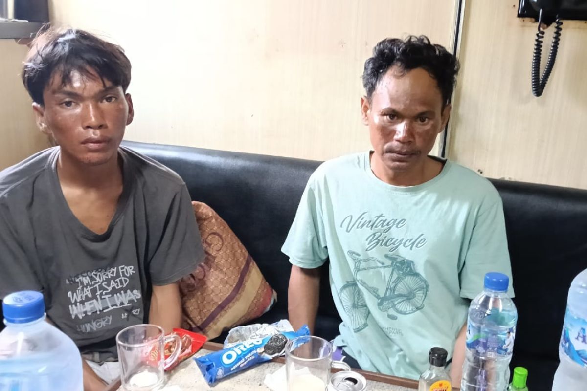 Tim SAR temukan dua ABK KM Osela yang pecah, enam belum ditemukan