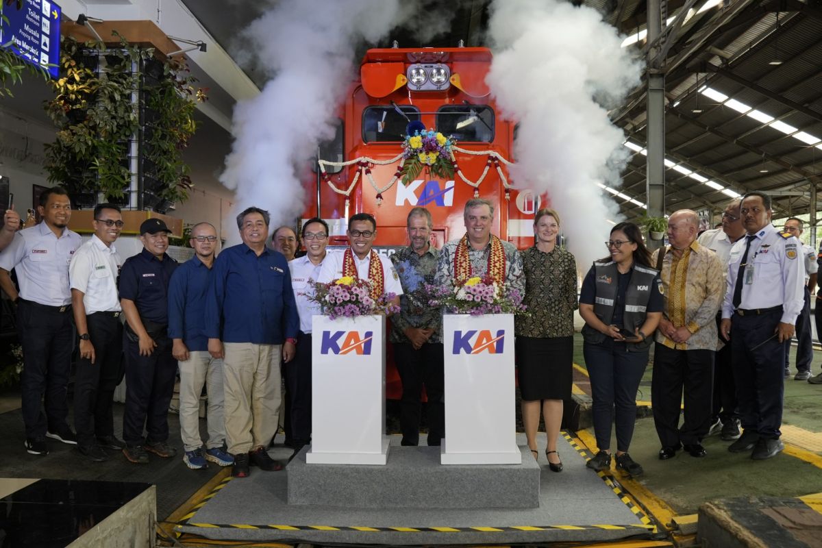 KAI Launches Operation of New CC 205 Locomotives from the United States at Tanjungkarang Station 
