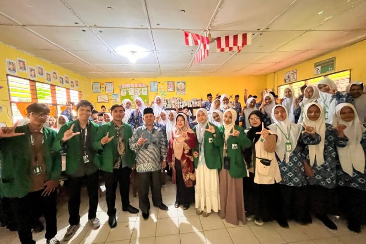 Mahasiswa KKN UINSU gelar seminar literasi berita di MTs Negeri 4 Langkat