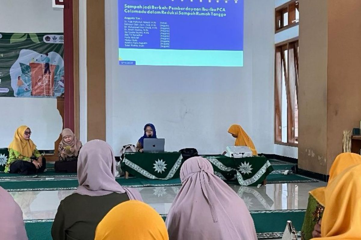 Tim Pengabdian UMS dan PCA Colomadu gagas gerakan pemberdayaan sampah