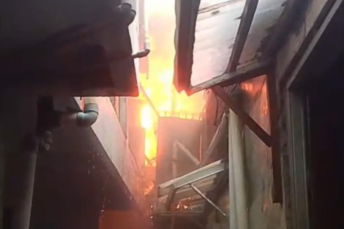 Kebakaran melanda rumah tinggal di Tebet